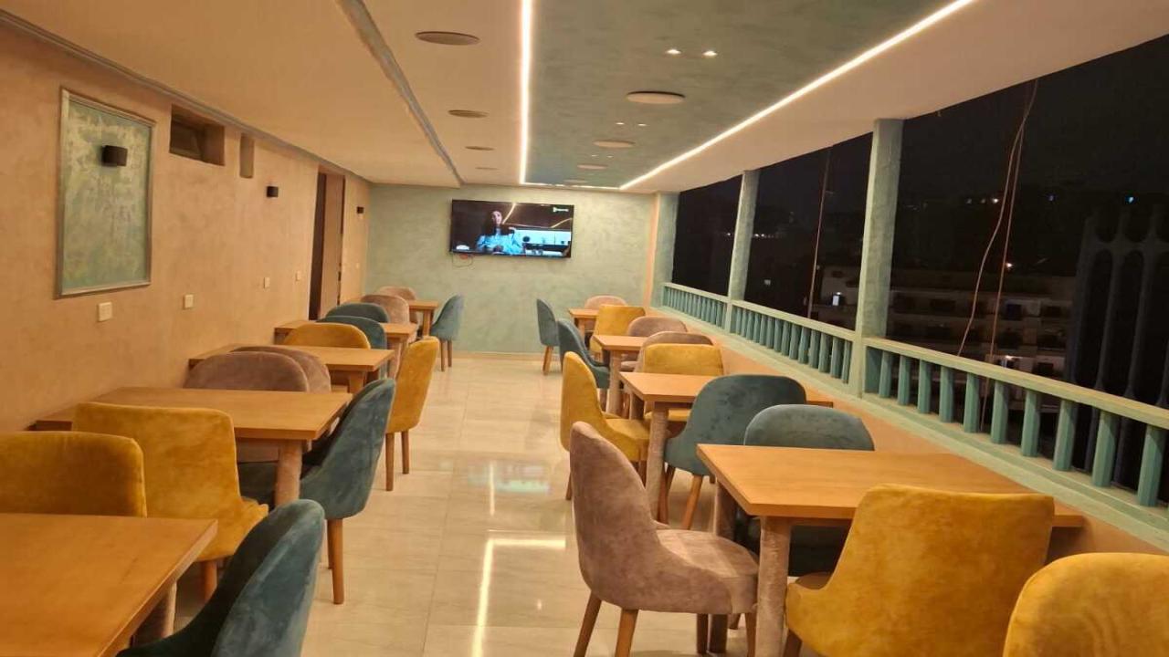 Cairo  Downtown Double room located in a lively area close to all services image 2