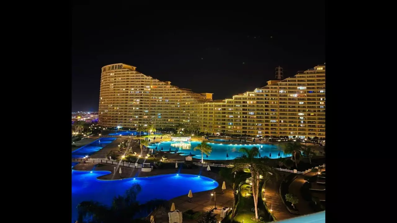 Fully Equipped 2BR Chalet with Master  Porto Sokhna image 2
