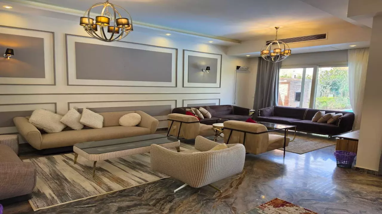 Luxury Villa Beverly Hills Sheikh Zayed Front & Back Garden 4 Bedroom image 2