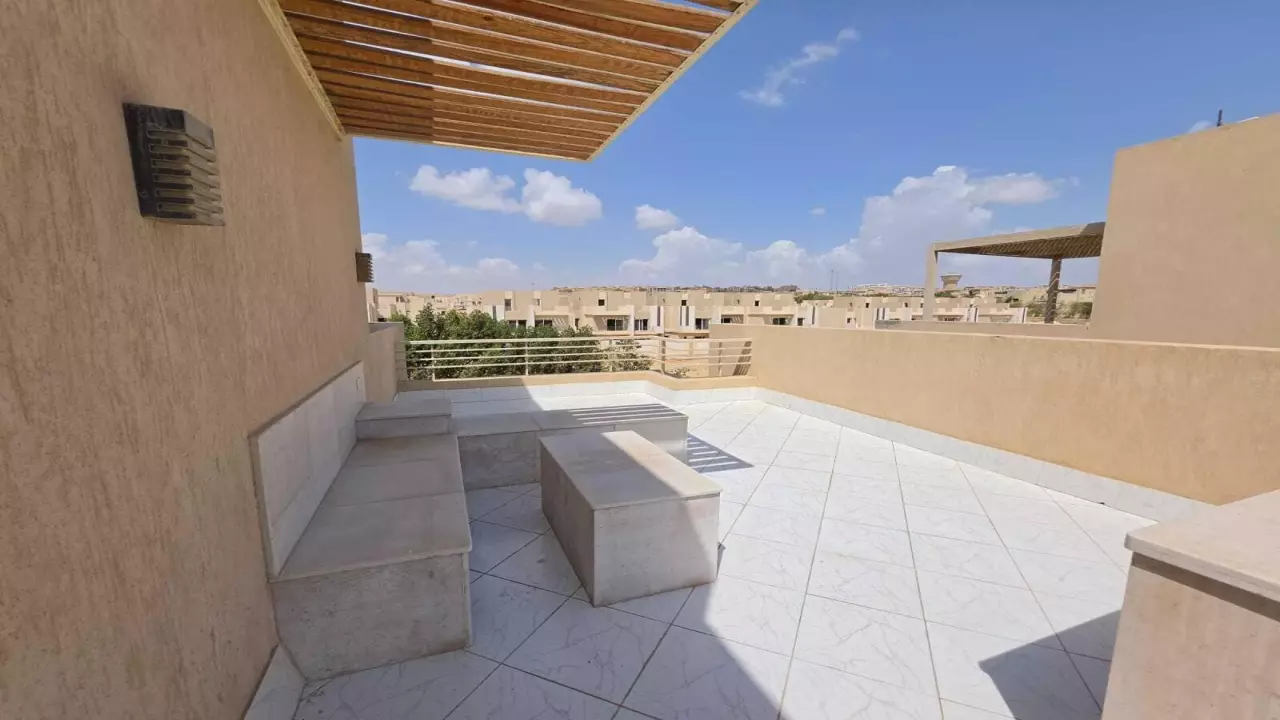 Luxury Villa Beverly Hills Sheikh Zayed Front & Back Garden 4 Bedroom image 5