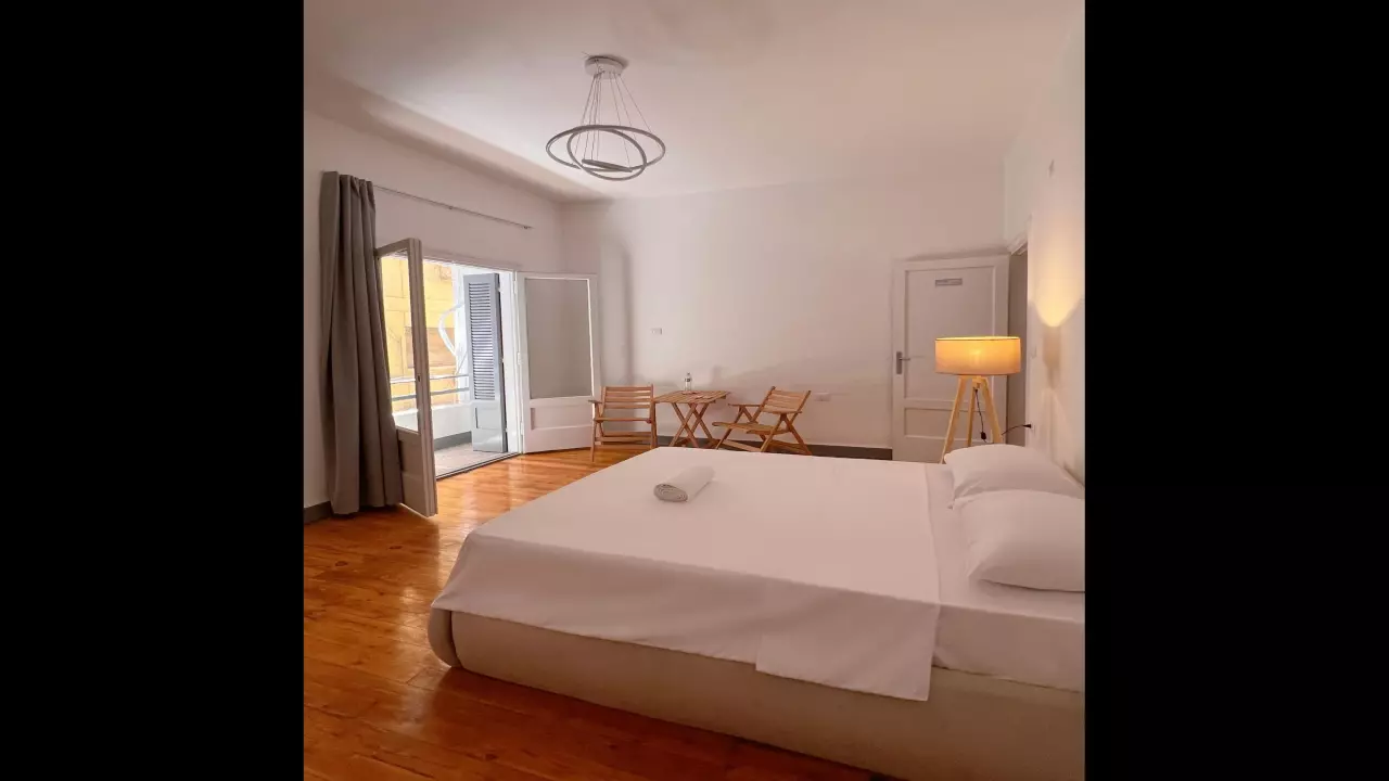 Private Room in Downtown  Fully Furnished Shared Apartment image 2