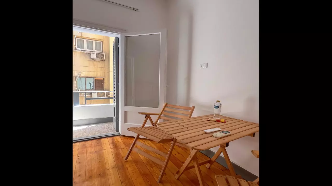 Private Room in Downtown  Fully Furnished Shared Apartment image 4