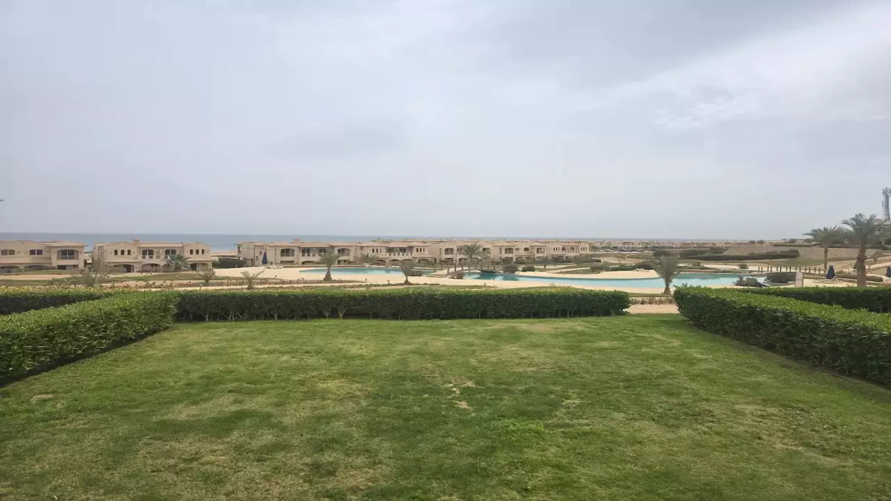 Spacious 3BR Chalet  Lavista 6  Sea View  Premium Location image 4