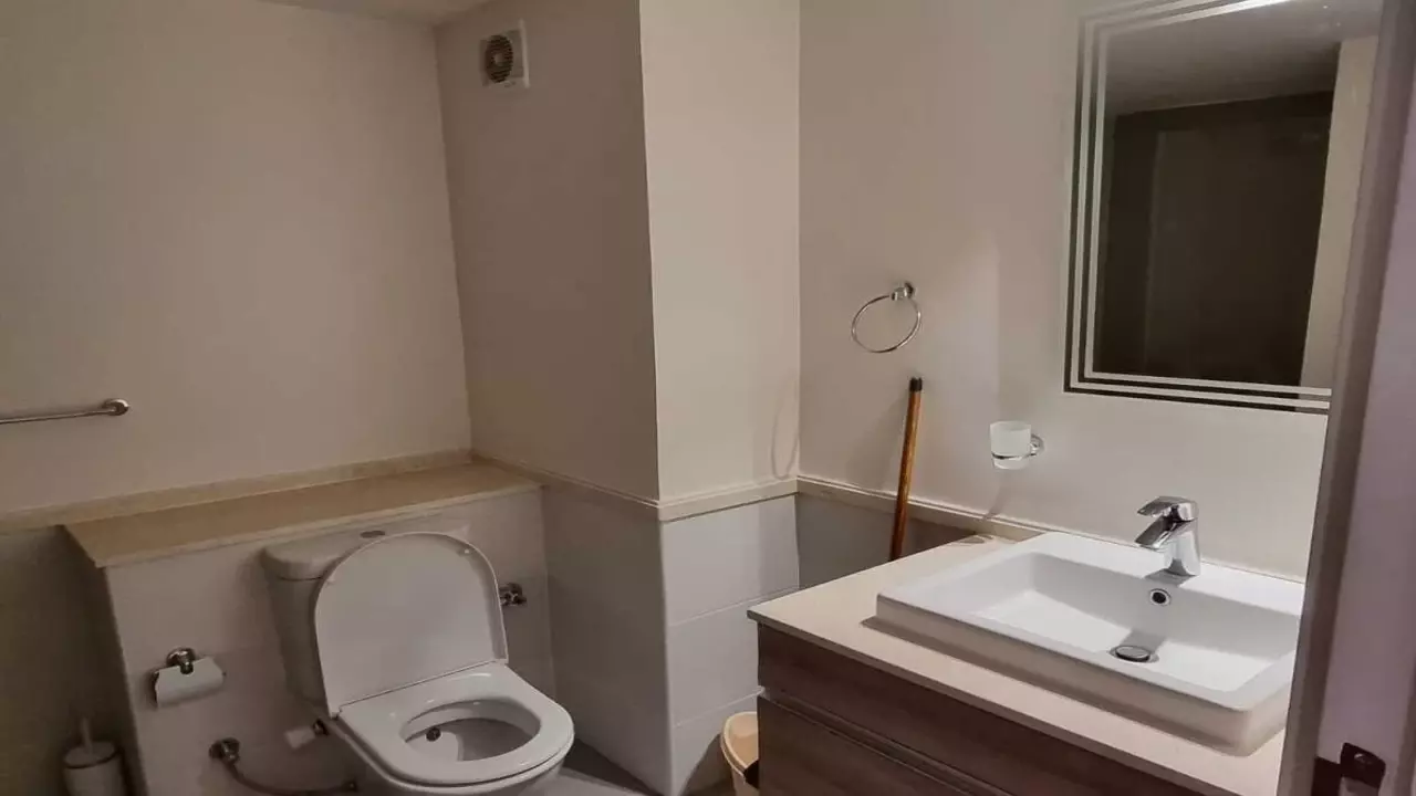 Marina apartment with 2 bedrooms and 2 bathrooms overlooking the swimming pool image 2