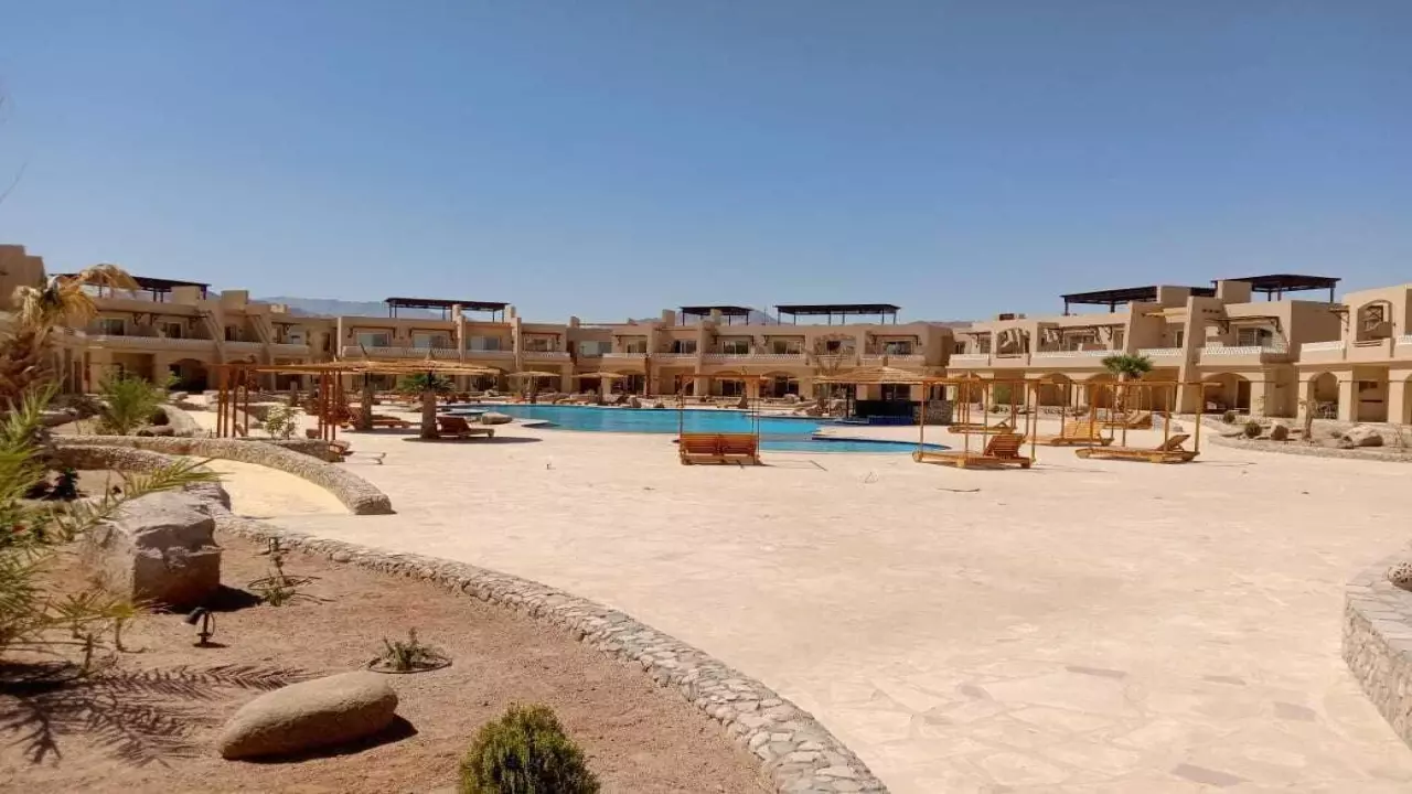 Cozy 1BR Chalet with Pool View  Nadira Compound image 5