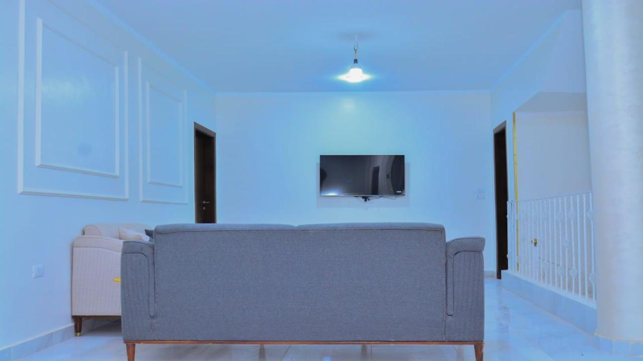 Luxury dublex  4Bedroom Apartment Prime Location in Luxor  Al Qurna Al Rawaih image 4