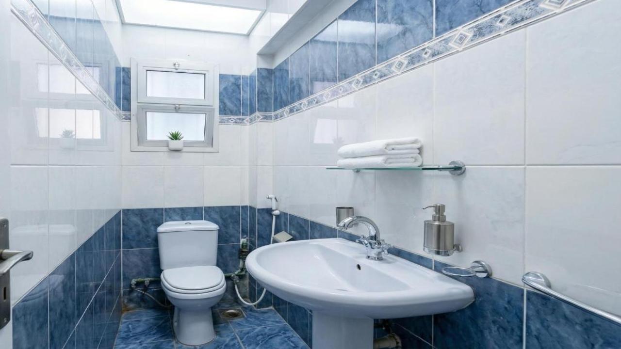 Elegant 3Bedroom Apartment with Living Room and Terrace Near Fustat Landmarks image 4