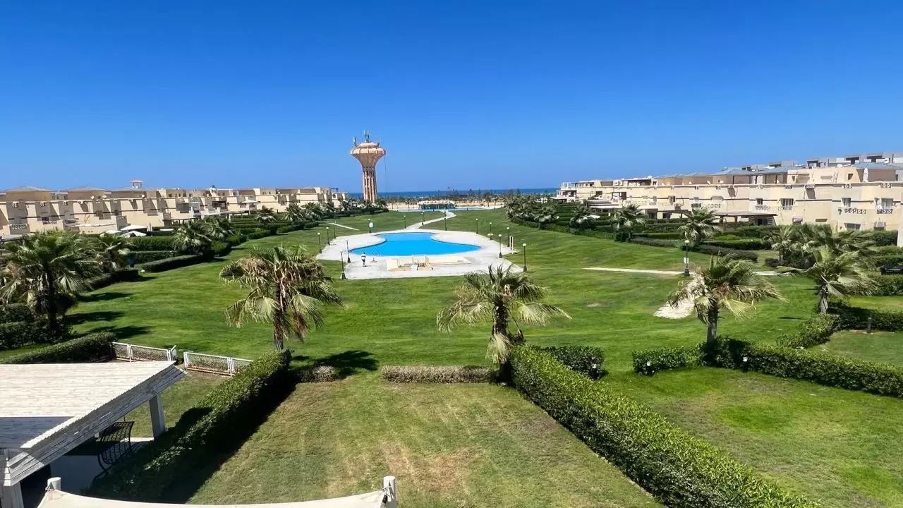 Luxury Independent Villa with Garden & 4 Bedrooms in Stella Sidi Abdel Rahman image 3