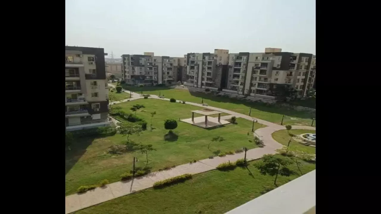 Spacious 3BR Apartment with Landscape View Dar Misr Sheikh Zayed image 3