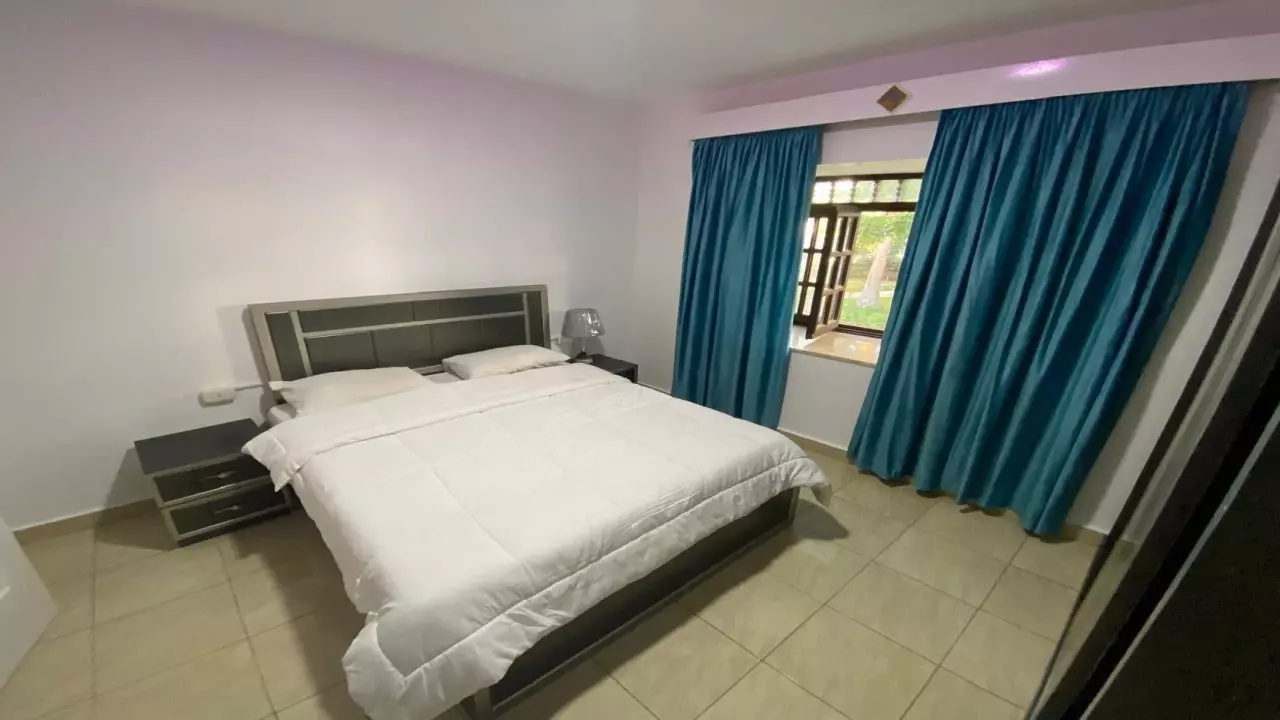 Poolside 1Bedroom Chalet Ground Floor with Private Entrance image 2
