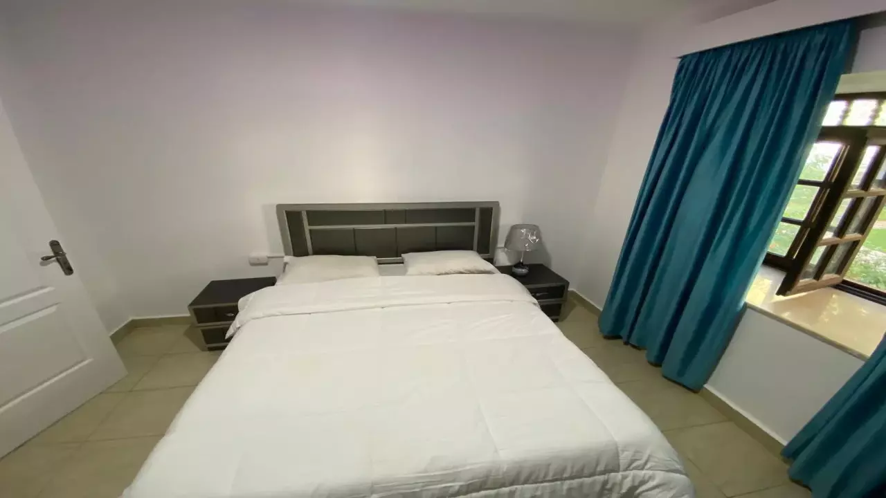 Poolside 1Bedroom Chalet Ground Floor with Private Entrance image 4