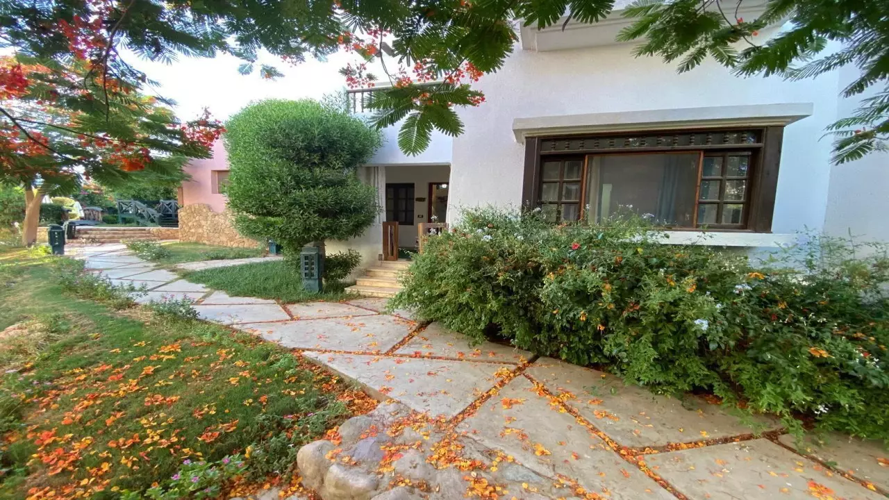 Poolside 1Bedroom Chalet  Ground Floor with Private Entrance