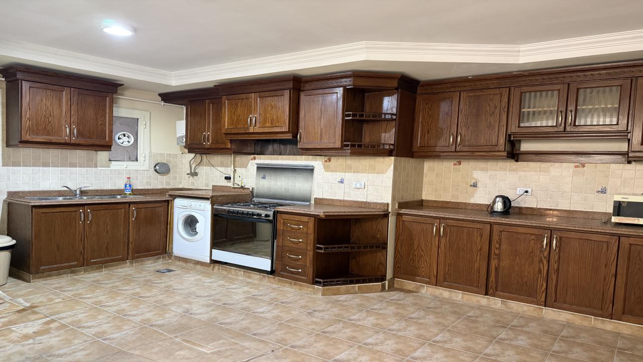 Spacious family 3BDR apartment in mesaha sq Dokki image 2