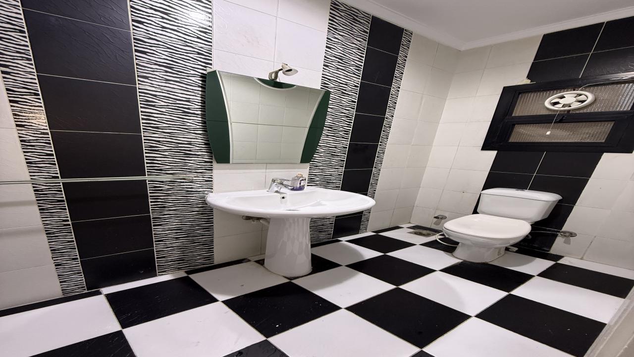 Spacious family 3BDR apartment in mesaha sq Dokki image 4